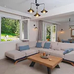 Villa Nikolakis Kerasia, On The Beach