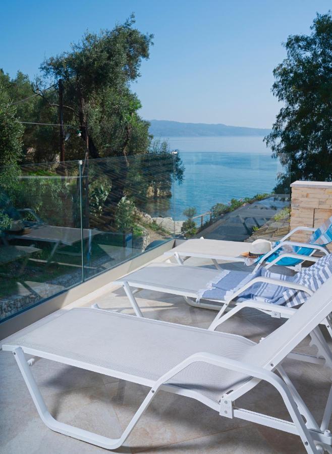 Villa Nikolakis Kerasia, On The