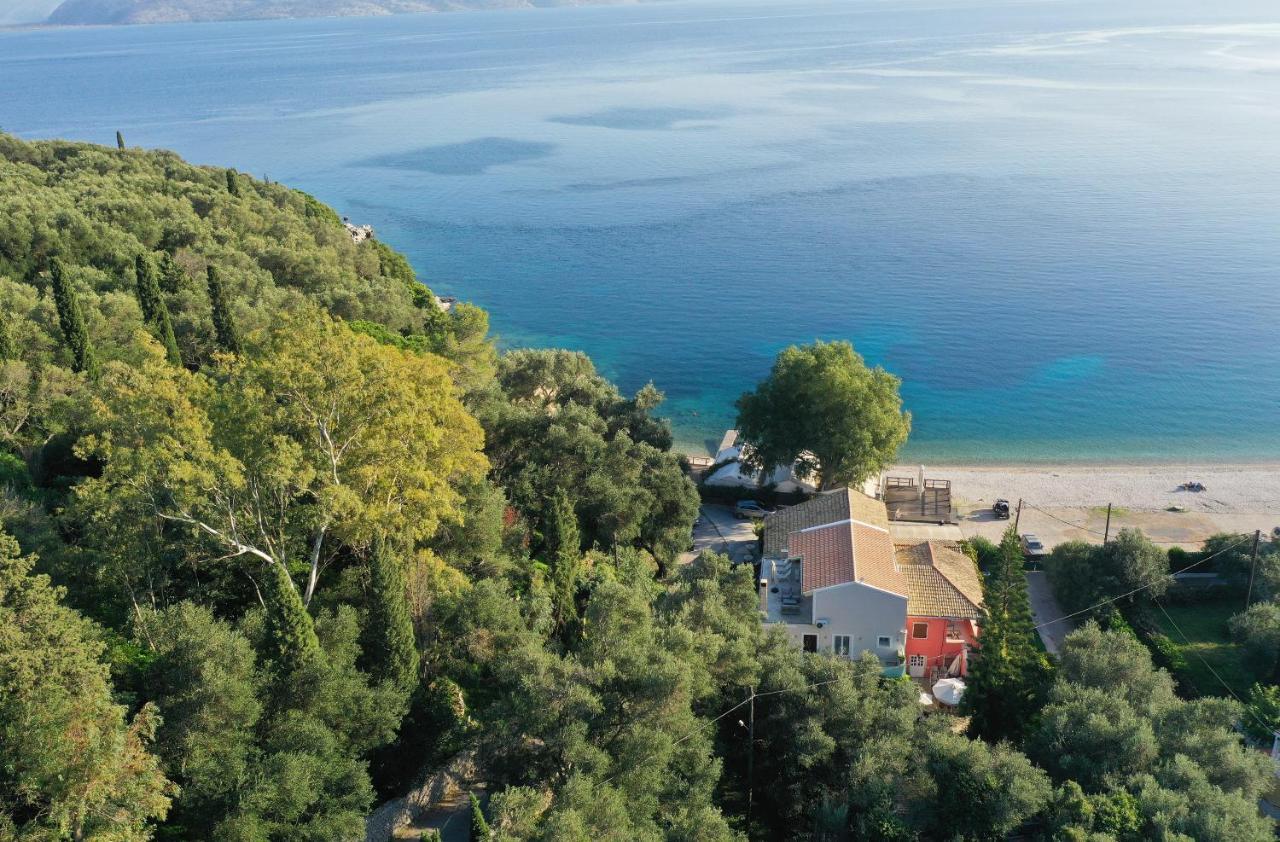 Nikolakis Kerasia, On The