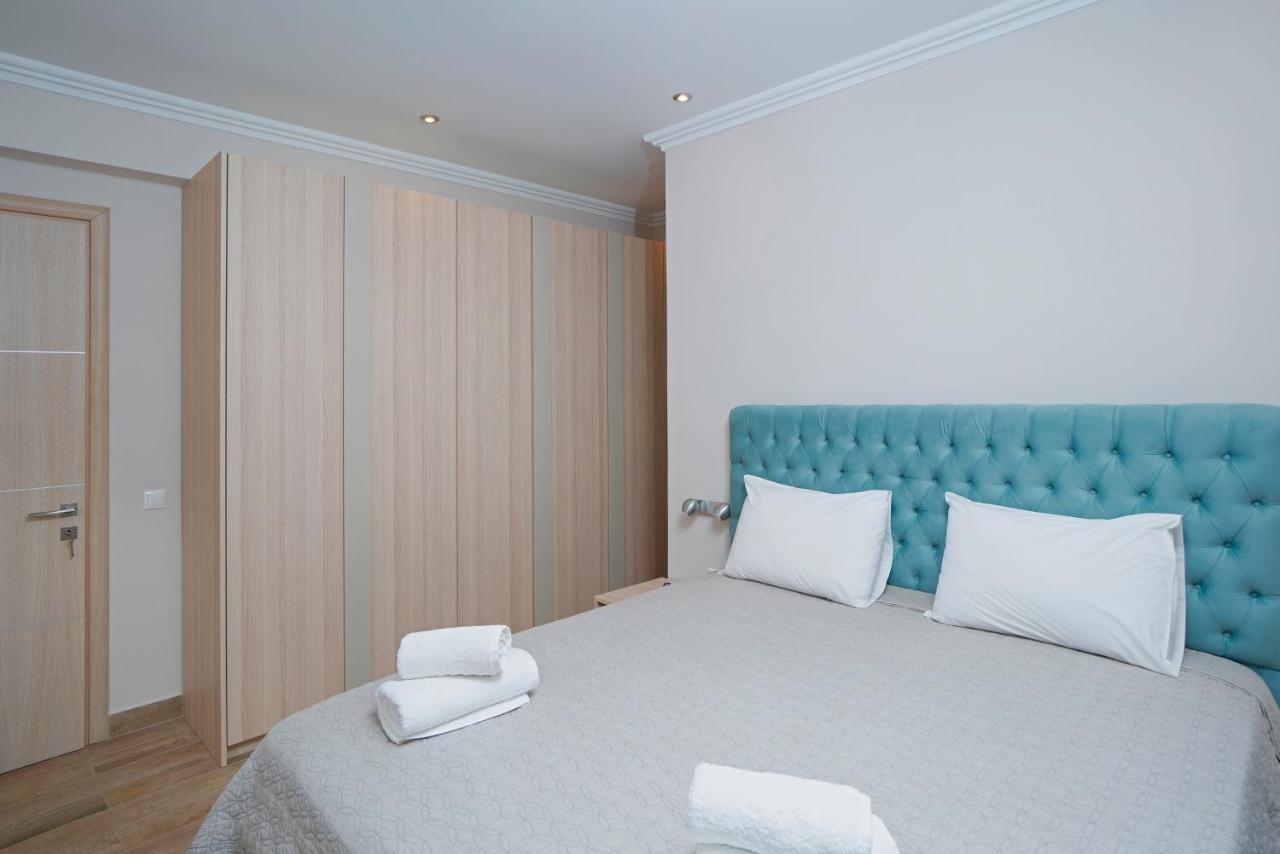 Villa Nikolakis Kerasia, On The