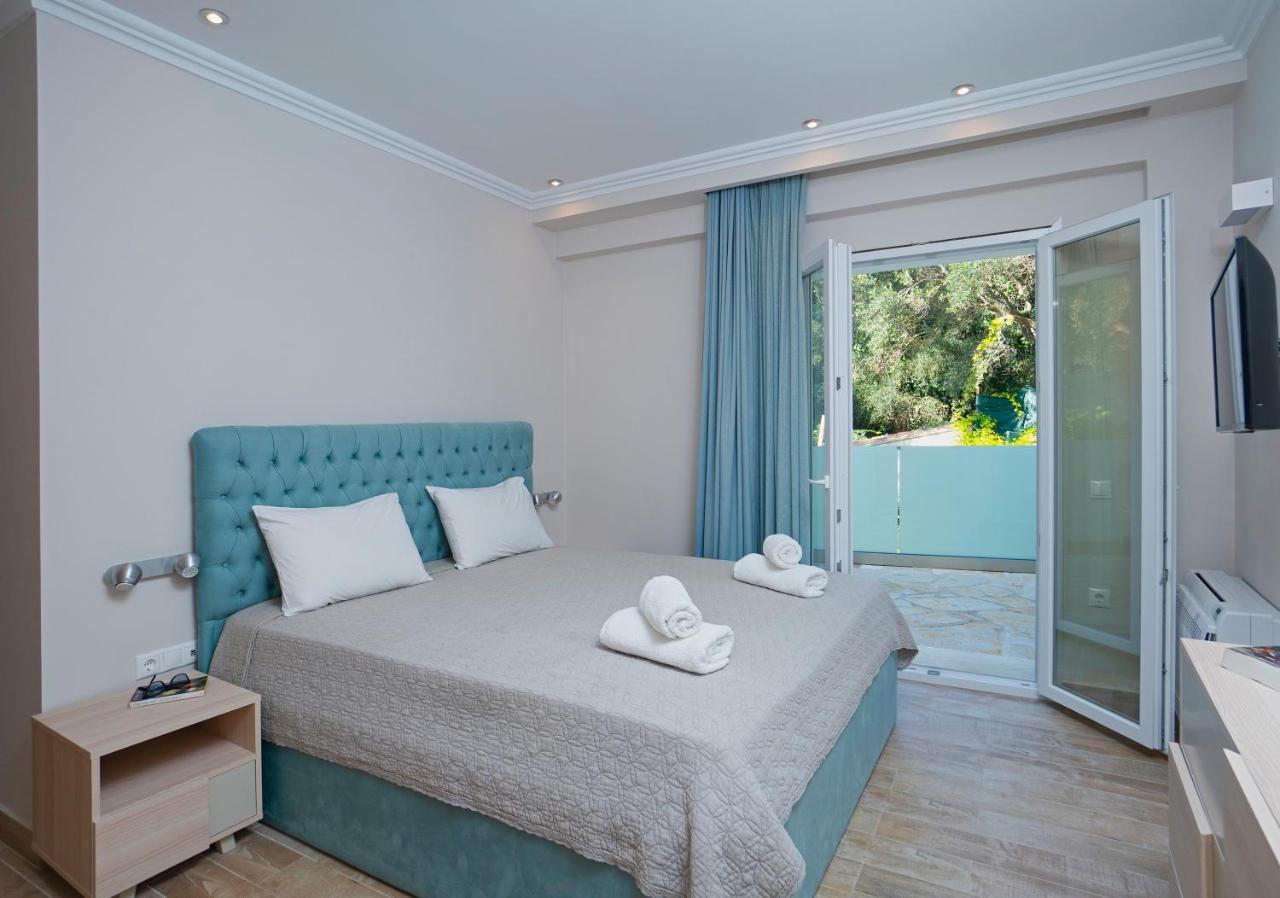 Villa Nikolakis Kerasia, On The