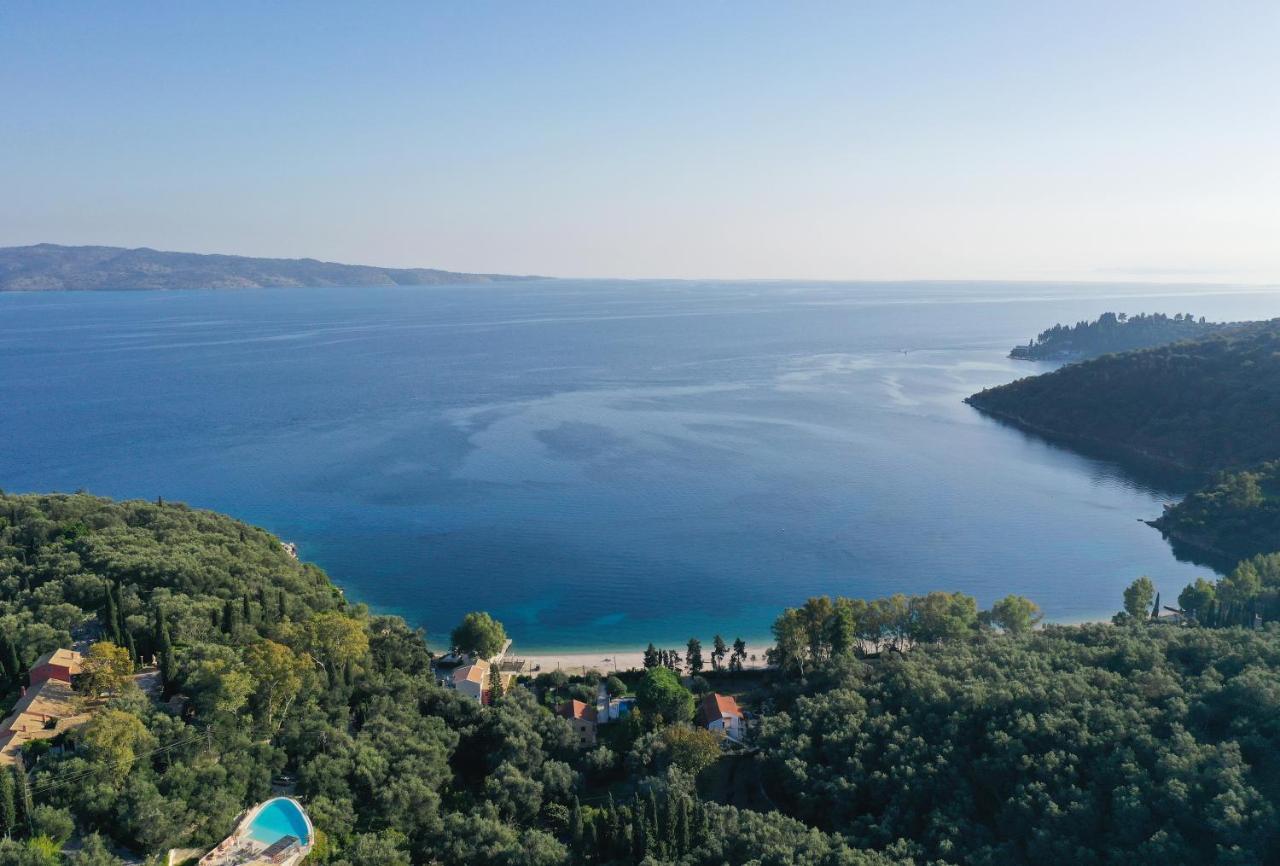 Villa Nikolakis Kerasia, On The *
